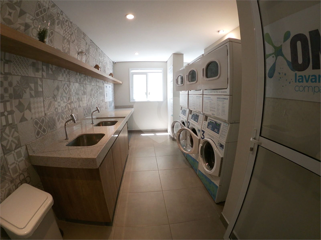 Aconchegante studio de 32m2 para alugar com 1 quarto, 1 banheiro e 1 vaga de garagem.