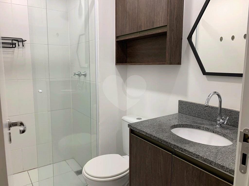 Aconchegante studio de 32m2 para alugar com 1 quarto, 1 banheiro e 1 vaga de garagem.