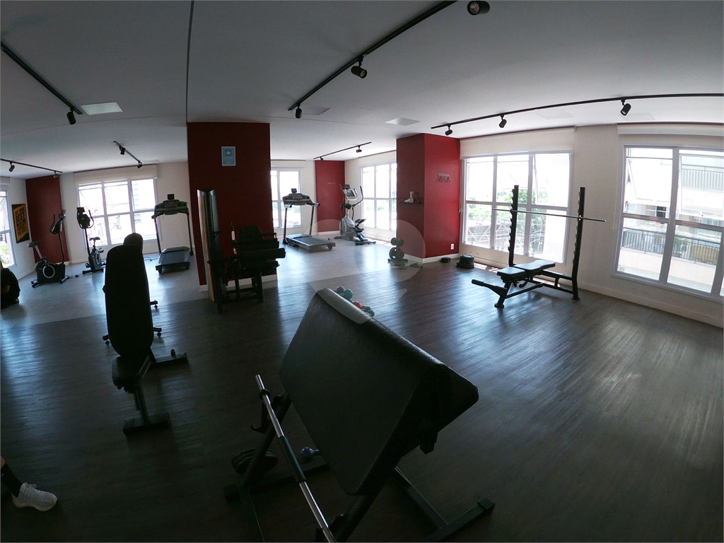 Aconchegante studio de 32m2 para alugar com 1 quarto, 1 banheiro e 1 vaga de garagem.