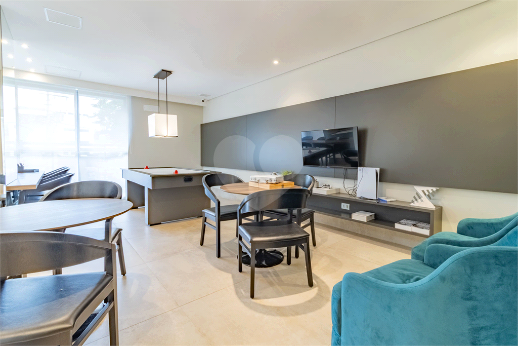 Apartamento - Perdizes - 3 Dormitórios - 180 m²