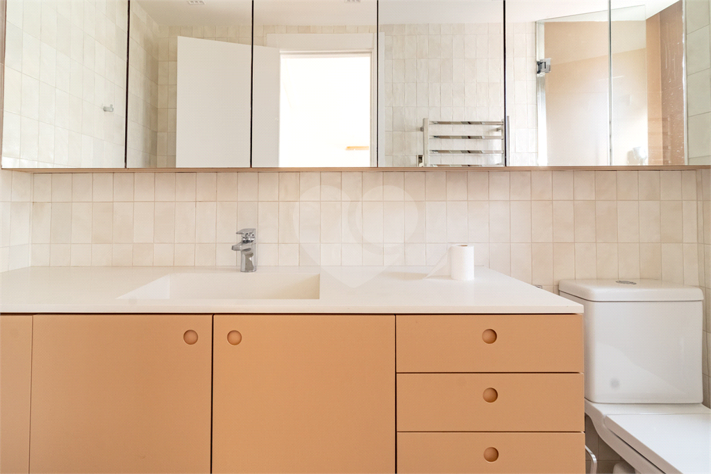 Apartamento - Perdizes - 3 Dormitórios - 180 m²