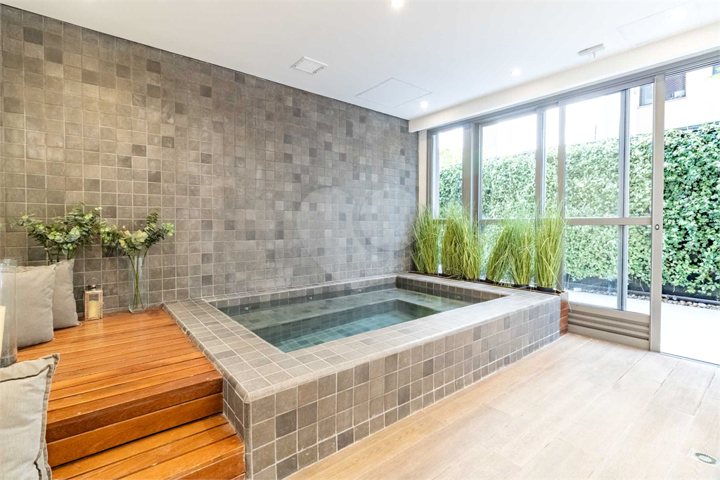 Apartamento - Perdizes - 3 Dormitórios - 180 m²