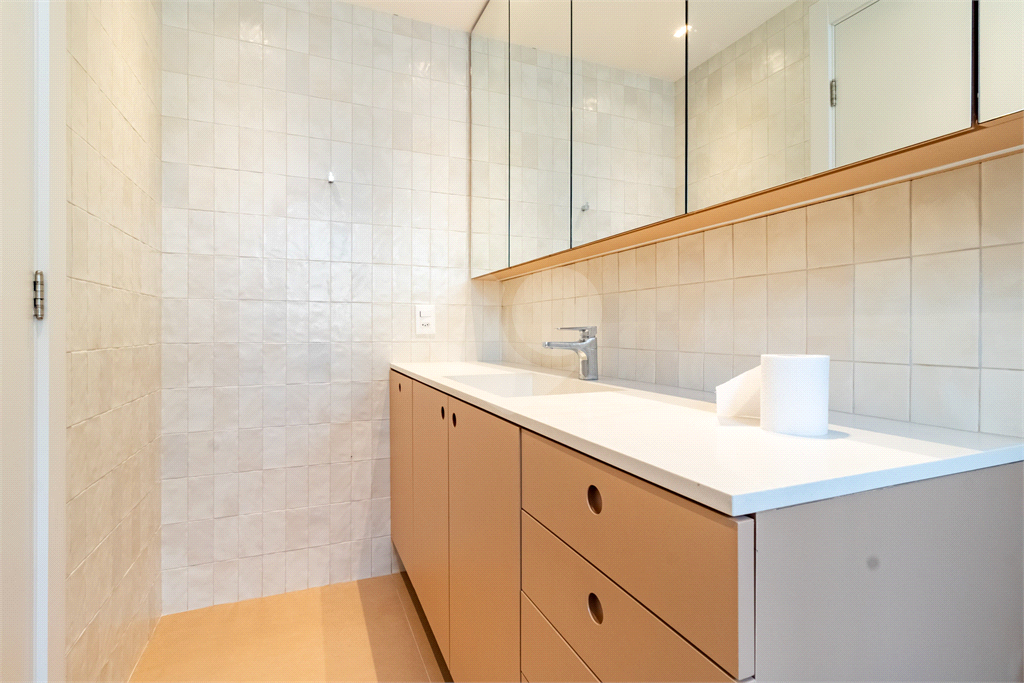 Apartamento - Perdizes - 3 Dormitórios - 180 m²