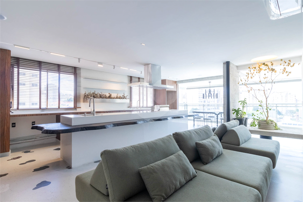 Apartamento - Perdizes - 3 Dormitórios - 180 m²