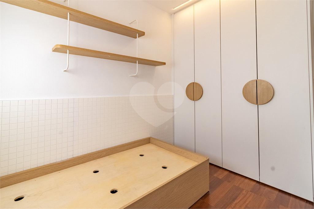 Apartamento - Perdizes - 3 Dormitórios - 180 m²