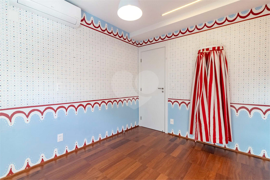 Apartamento - Perdizes - 3 Dormitórios - 180 m²