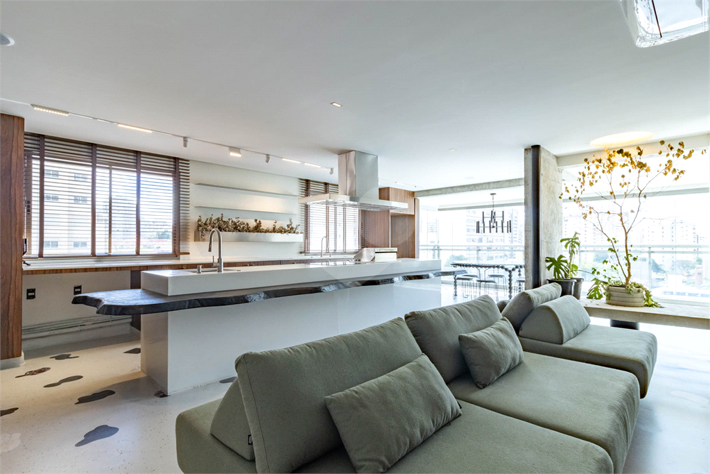 Apartamento - Perdizes - 3 Dormitórios - 180 m²