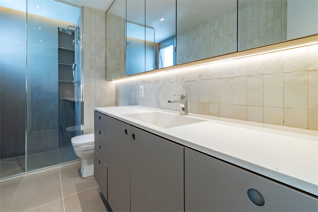 Apartamento - Perdizes - 3 Dormitórios - 180 m²