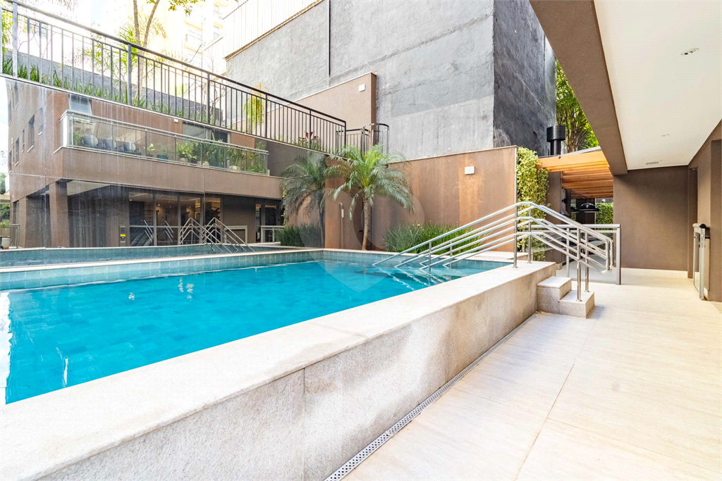 Apartamento - Perdizes - 3 Dormitórios - 180 m²