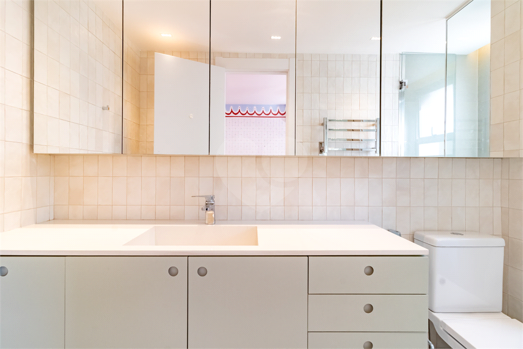 Apartamento - Perdizes - 3 Dormitórios - 180 m²