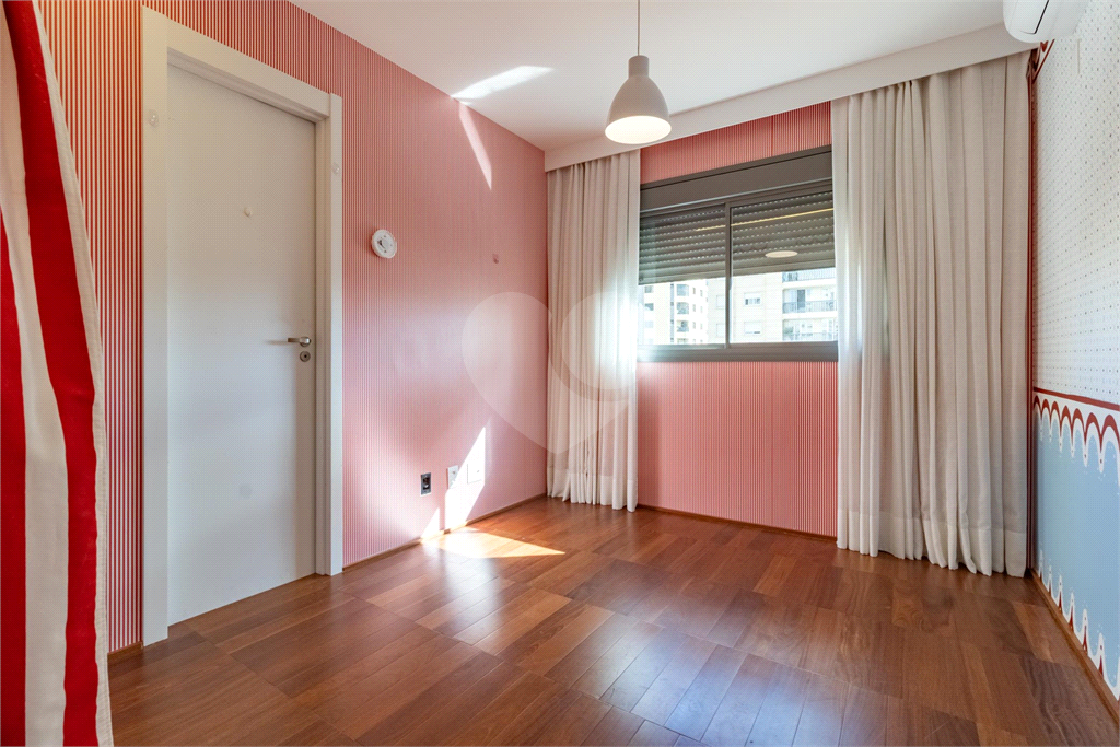 Apartamento - Perdizes - 3 Dormitórios - 180 m²