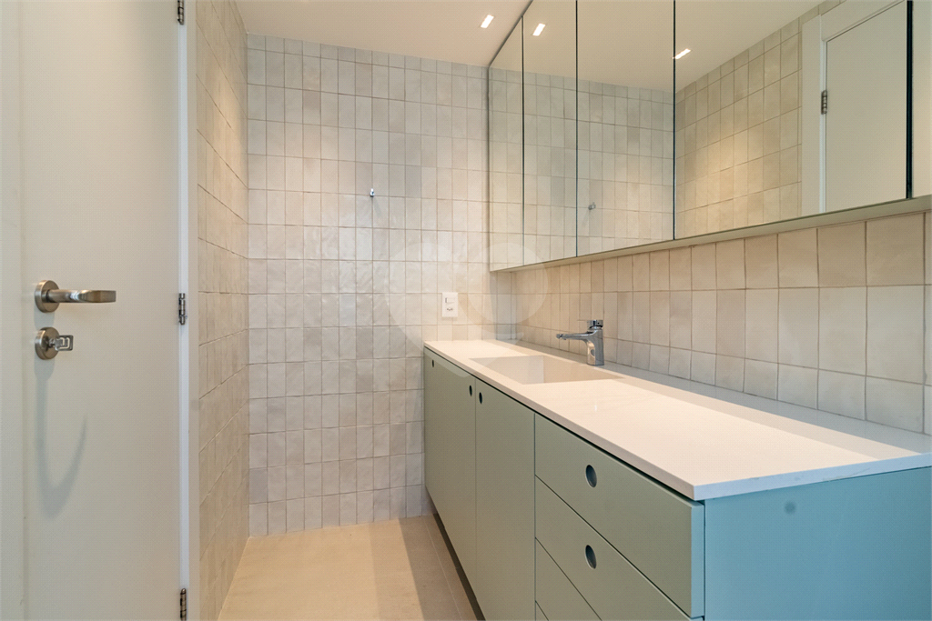 Apartamento - Perdizes - 3 Dormitórios - 180 m²