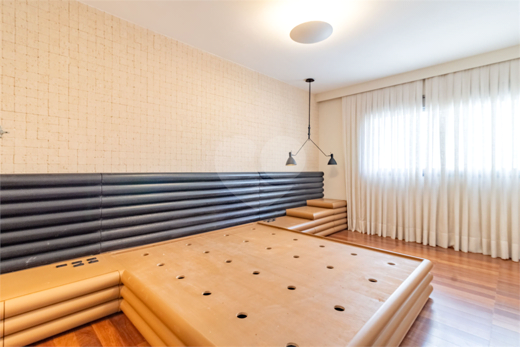 Apartamento - Perdizes - 3 Dormitórios - 180 m²