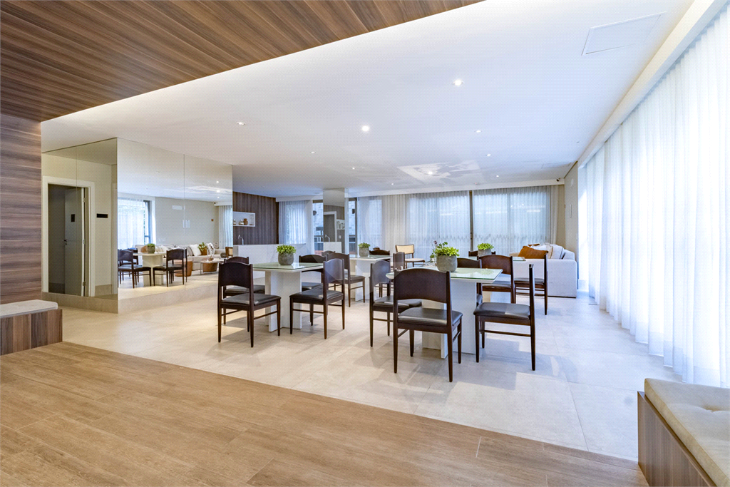 Apartamento - Perdizes - 3 Dormitórios - 180 m²