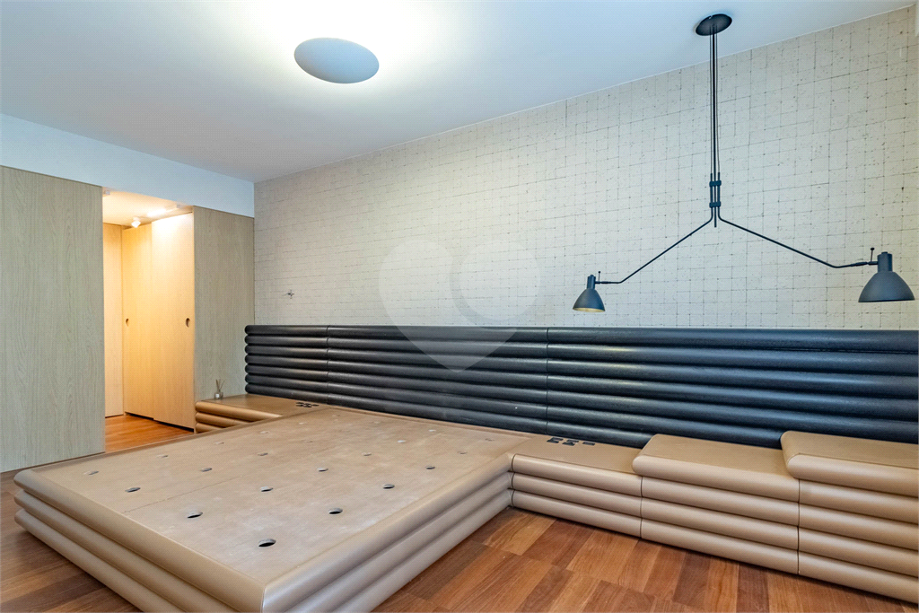 Apartamento - Perdizes - 3 Dormitórios - 180 m²