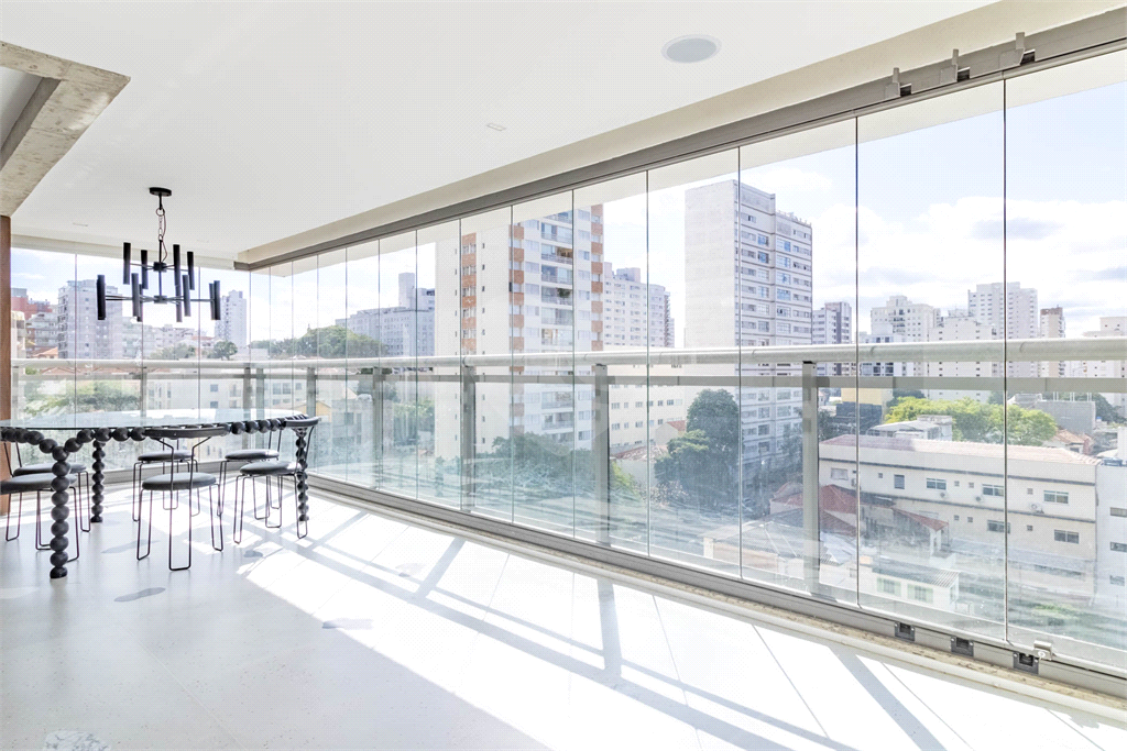 Apartamento - Perdizes - 3 Dormitórios - 180 m²