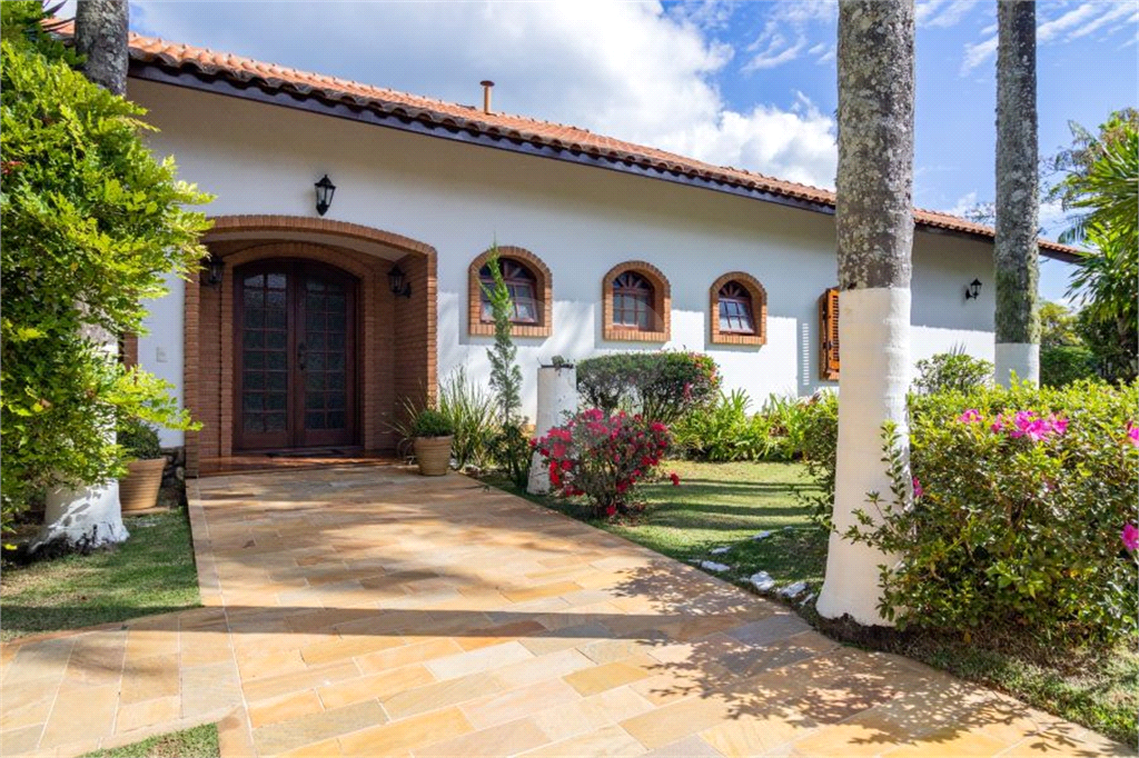 Casa de Condomínio à venda | 9.000 m² | 7 suítes | 20 vagas em Serra Negra/SP!