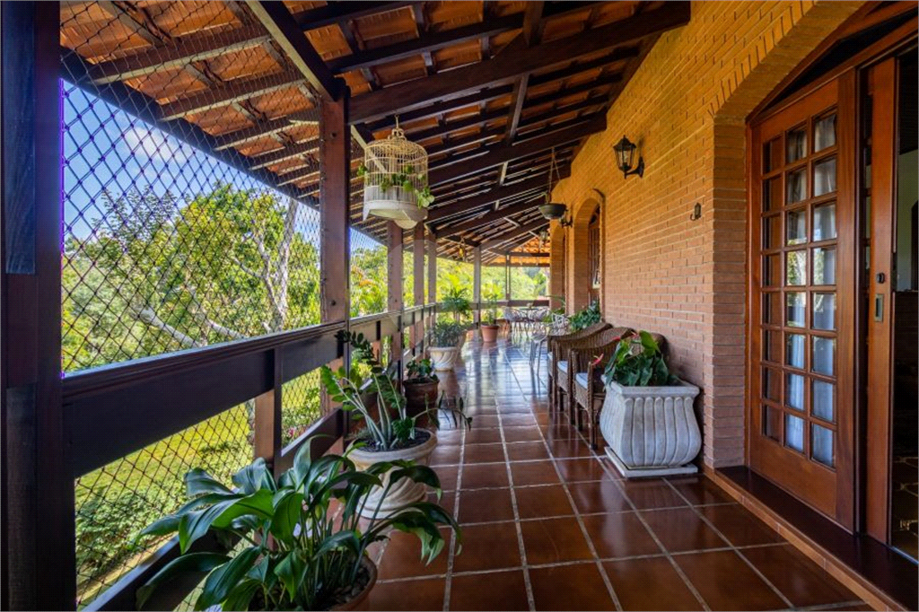 Casa de Condomínio à venda | 9.000 m² | 7 suítes | 20 vagas em Serra Negra/SP!