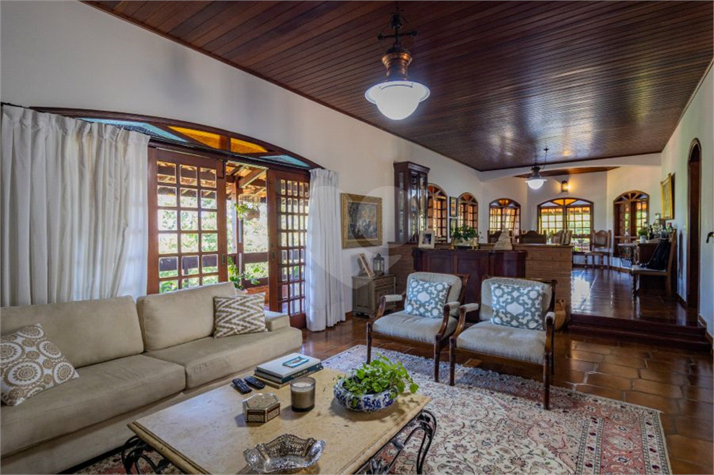 Casa de Condomínio à venda | 9.000 m² | 7 suítes | 20 vagas em Serra Negra/SP!