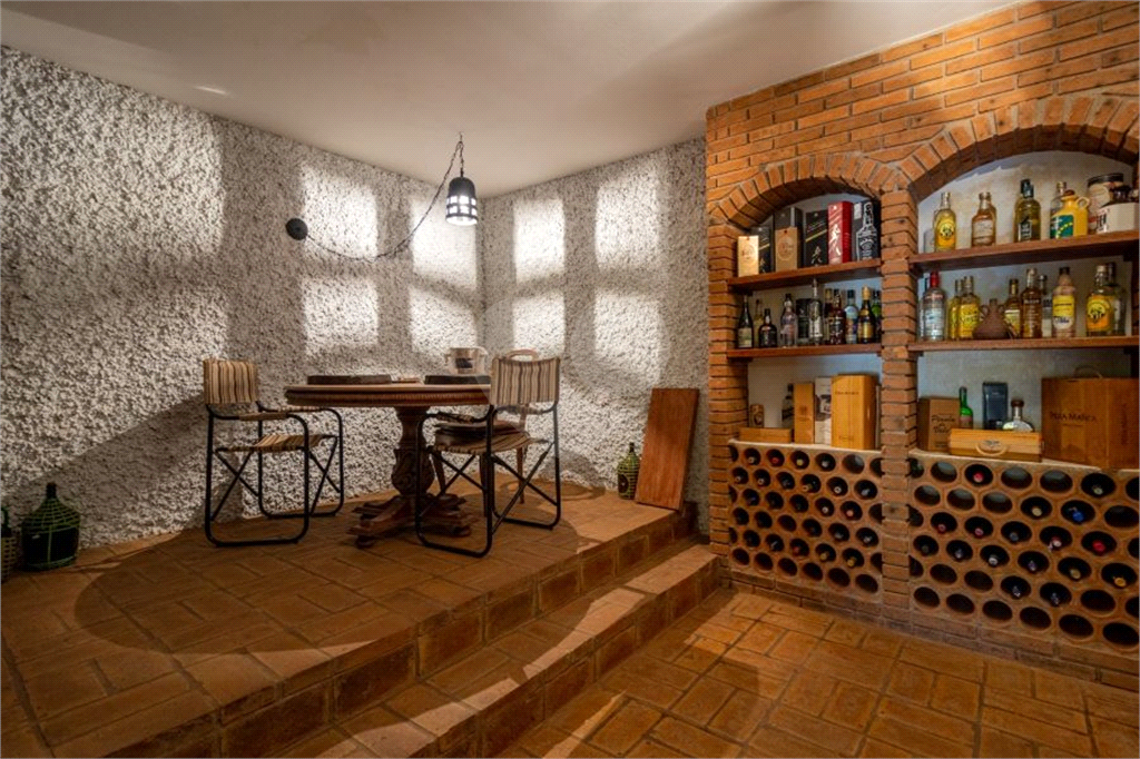 Casa de Condomínio à venda | 9.000 m² | 7 suítes | 20 vagas em Serra Negra/SP!