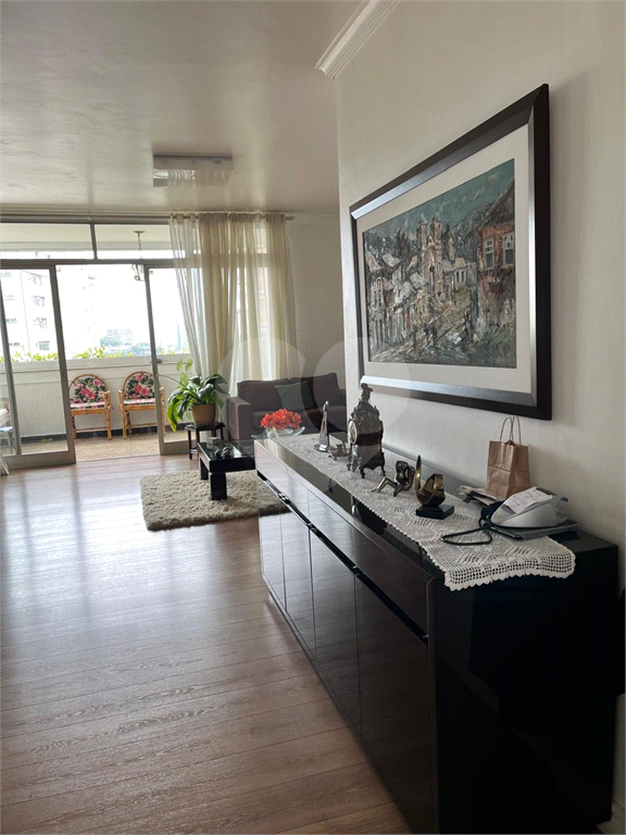 Lindo apto. Edifício Manacá, excelente localização, amplo terraço com vista espetacular da serra da Cantareira