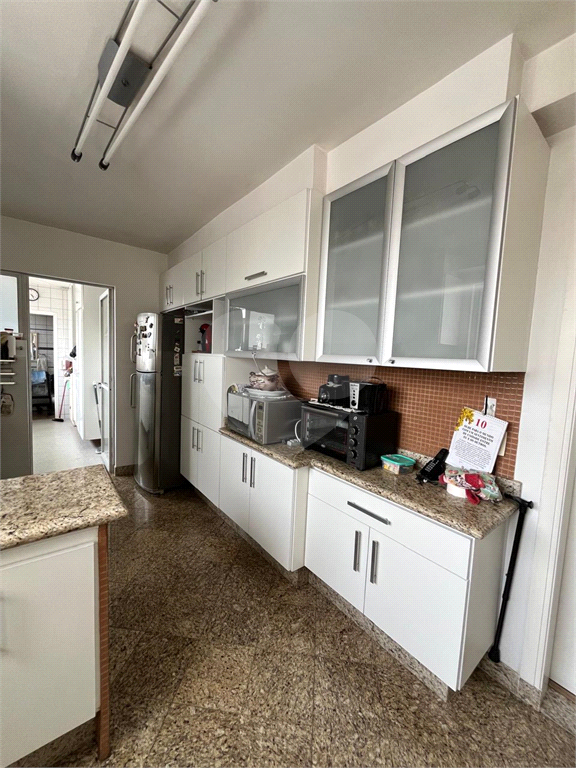 Lindo apto. Edifício Manacá, excelente localização, amplo terraço com vista espetacular da serra da Cantareira