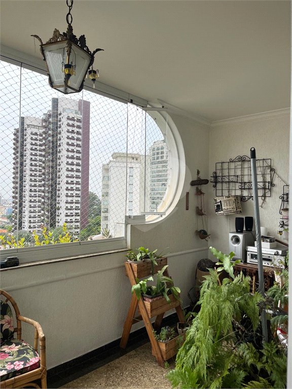 Lindo apto. Edifício Manacá, excelente localização, amplo terraço com vista espetacular da serra da Cantareira