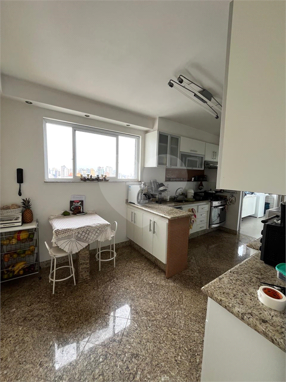 Lindo apto. Edifício Manacá, excelente localização, amplo terraço com vista espetacular da serra da Cantareira