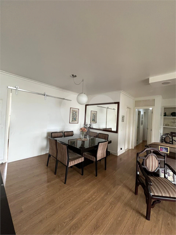 Lindo apto. Edifício Manacá, excelente localização, amplo terraço com vista espetacular da serra da Cantareira