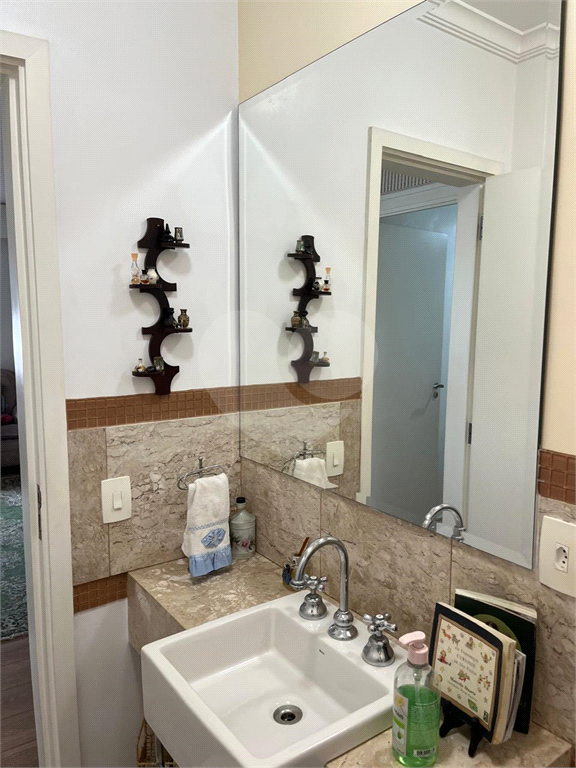 Lindo apto. Edifício Manacá, excelente localização, amplo terraço com vista espetacular da serra da Cantareira