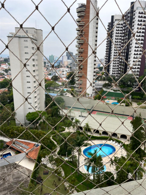 Lindo apto. Edifício Manacá, excelente localização, amplo terraço com vista espetacular da serra da Cantareira