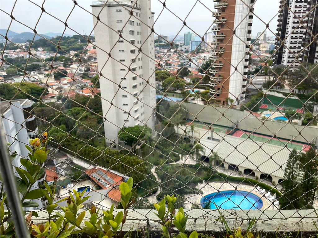 Lindo apto. Edifício Manacá, excelente localização, amplo terraço com vista espetacular da serra da Cantareira