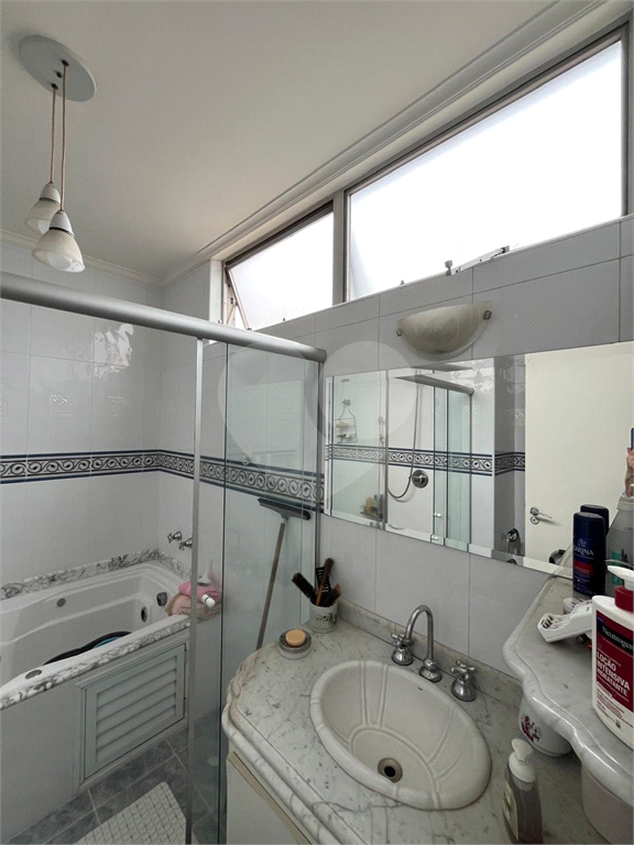 Lindo apto. Edifício Manacá, excelente localização, amplo terraço com vista espetacular da serra da Cantareira