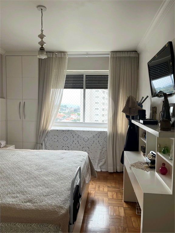 Lindo apto. Edifício Manacá, excelente localização, amplo terraço com vista espetacular da serra da Cantareira