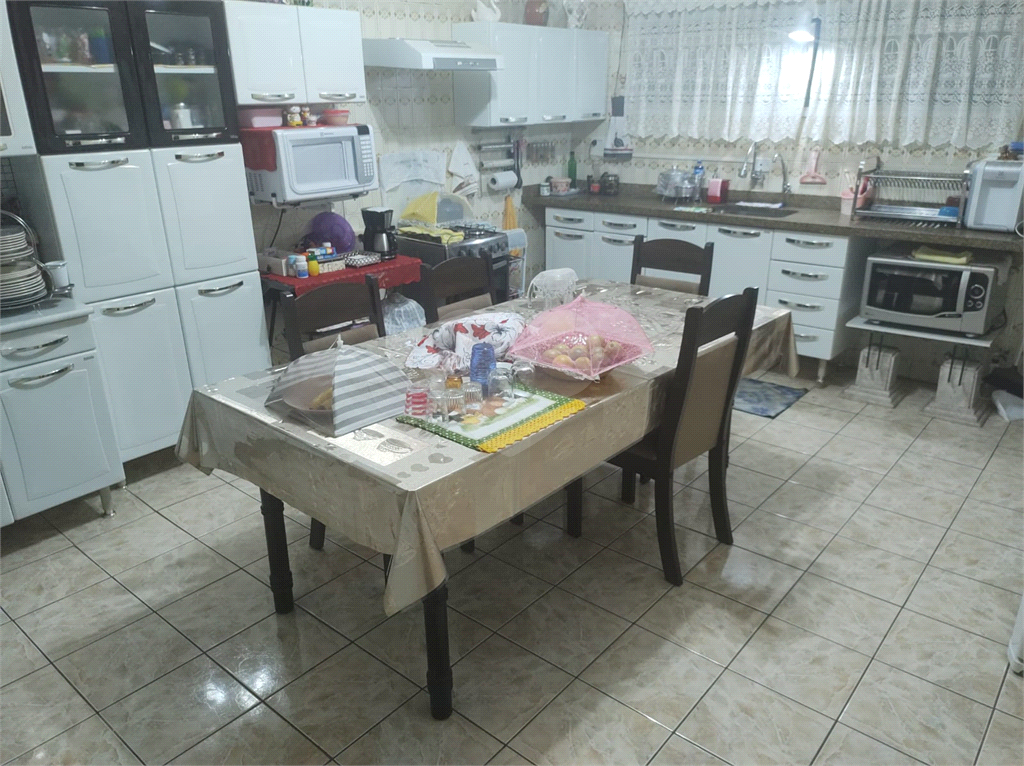 Casa Térrea 4 Dormitórios, 2 Suítes, 3 Vagas. Parque Edu Chaves