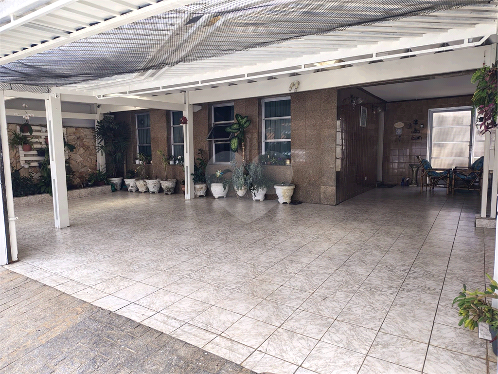 Casa Térrea 4 Dormitórios, 2 Suítes, 3 Vagas. Parque Edu Chaves