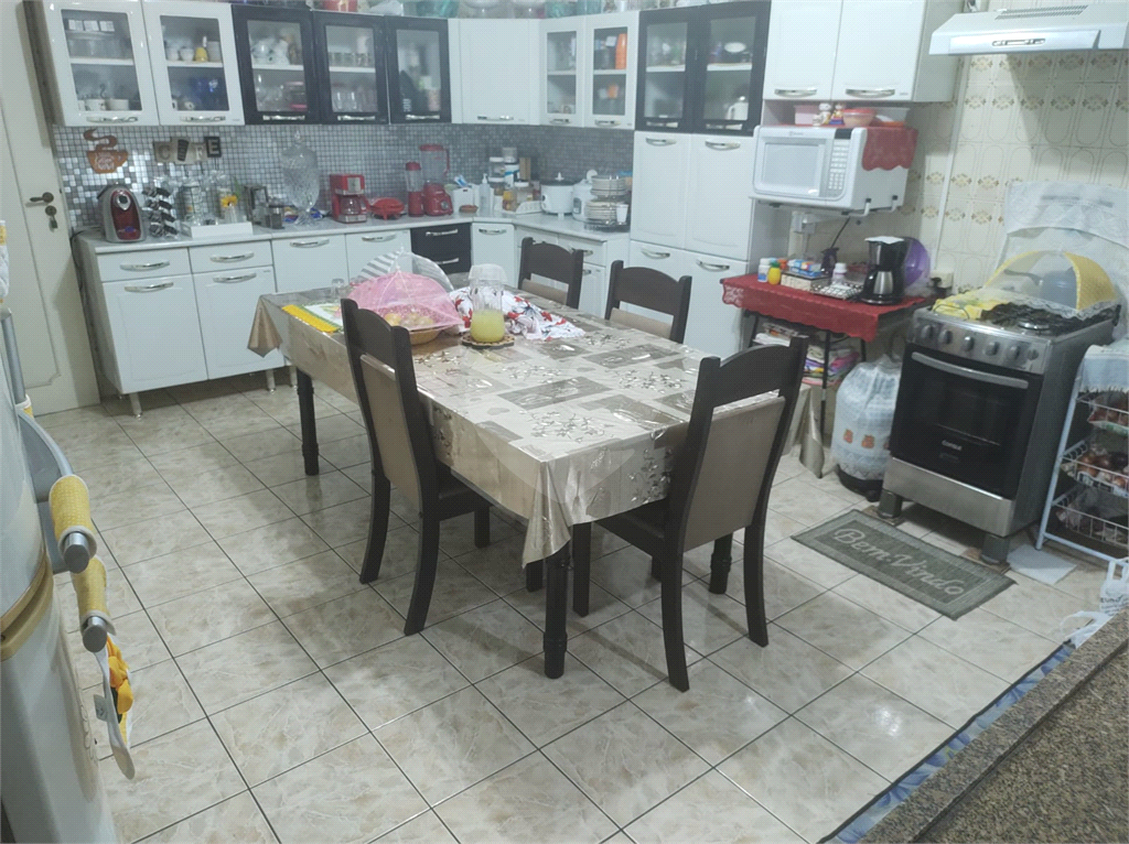 Casa Térrea 4 Dormitórios, 2 Suítes, 3 Vagas. Parque Edu Chaves