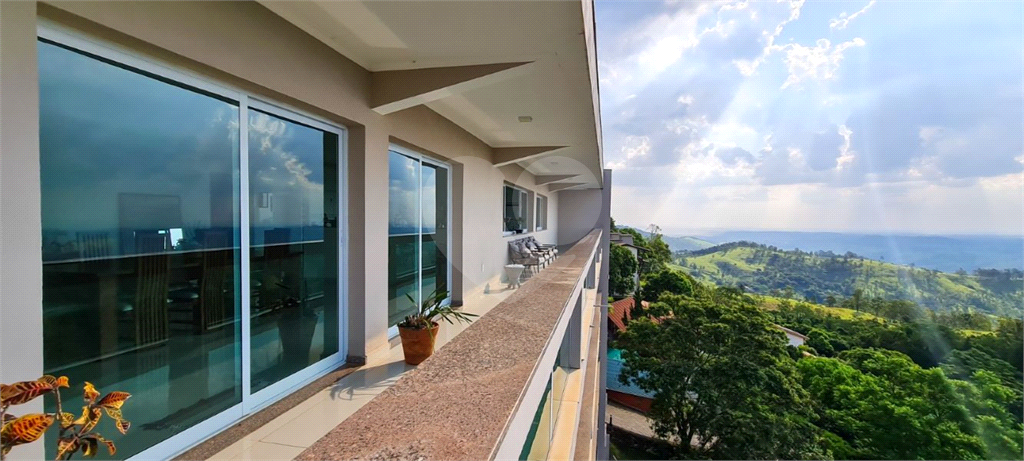 Casa de Condomínio à venda | 2.315 m2 | 5 suítes | 15 vagas em Serra Negra/SP!