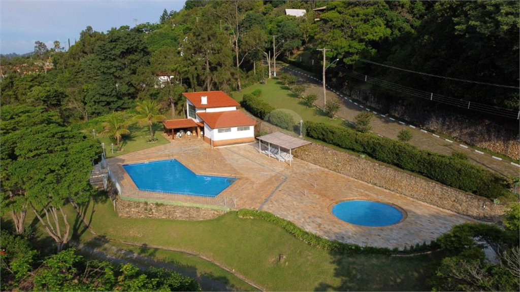 Casa de Condomínio à venda | 2.315 m2 | 5 suítes | 15 vagas em Serra Negra/SP!