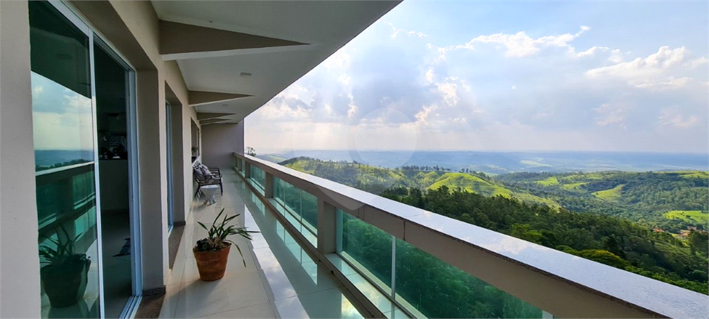 Casa de Condomínio à venda | 2.315 m2 | 5 suítes | 15 vagas em Serra Negra/SP!