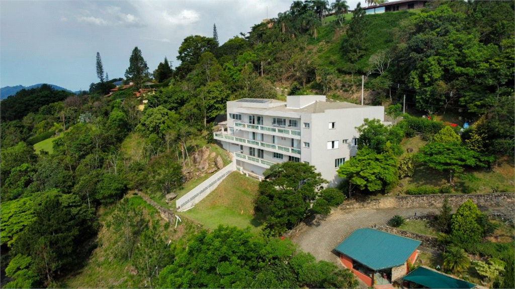 Casa de Condomínio à venda | 2.315 m2 | 5 suítes | 15 vagas em Serra Negra/SP!