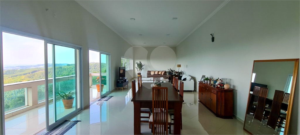 Casa de Condomínio à venda | 2.315 m2 | 5 suítes | 15 vagas em Serra Negra/SP!