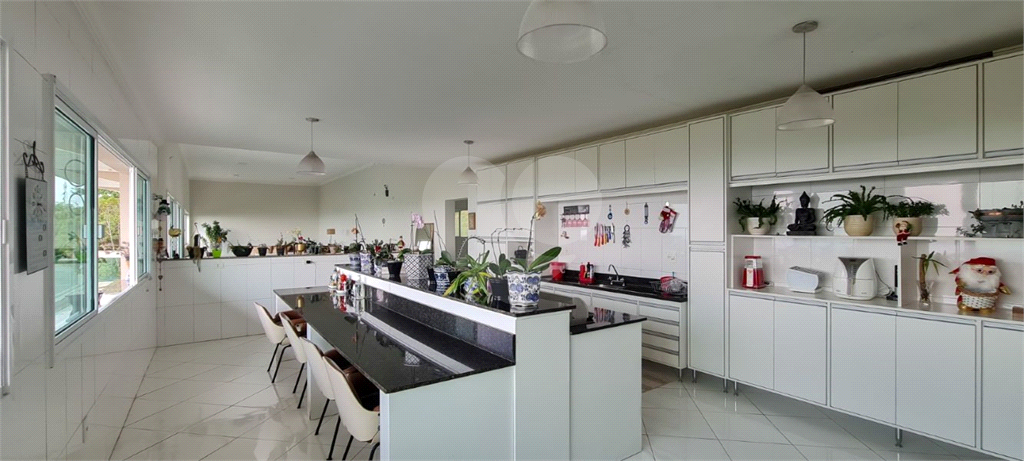 Casa de Condomínio à venda | 2.315 m2 | 5 suítes | 15 vagas em Serra Negra/SP!