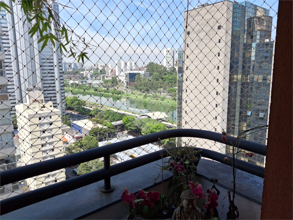 FLAT À VENDA – BROOKLIN NOVO