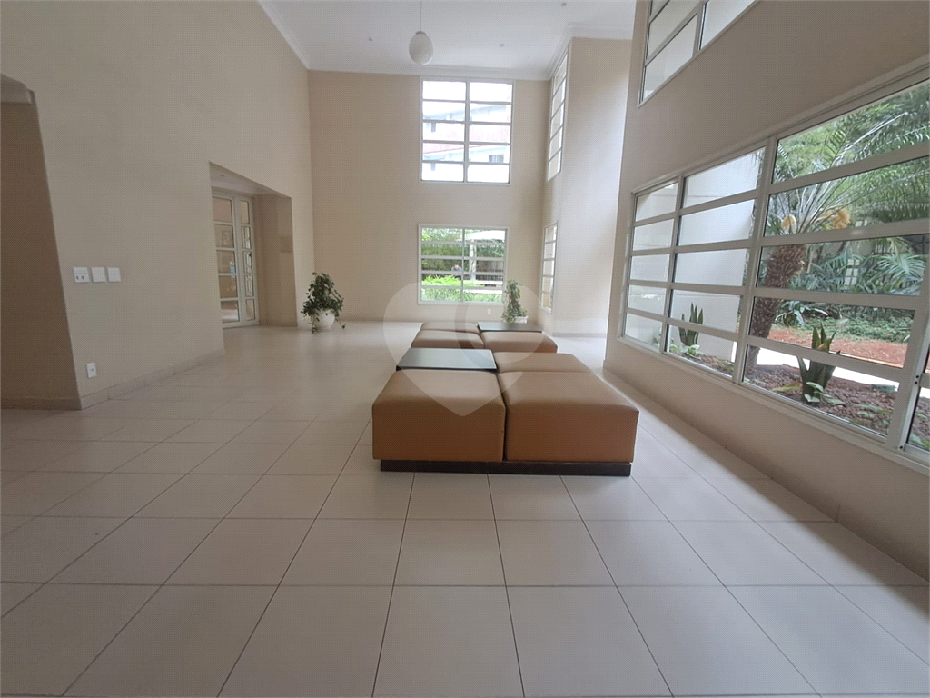 Duplex de 54m² reformado sala de estar com varanda 1 quarto com arcondicionado e 1 vaga de garagem Perdizes