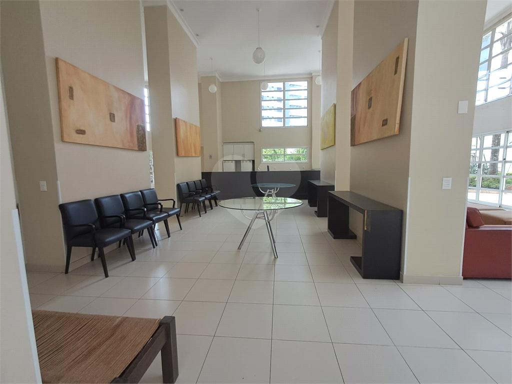 Duplex de 54m² reformado sala de estar com varanda 1 quarto com arcondicionado e 1 vaga de garagem Perdizes