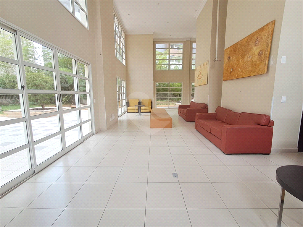 Duplex de 54m² reformado sala de estar com varanda 1 quarto com arcondicionado e 1 vaga de garagem Perdizes