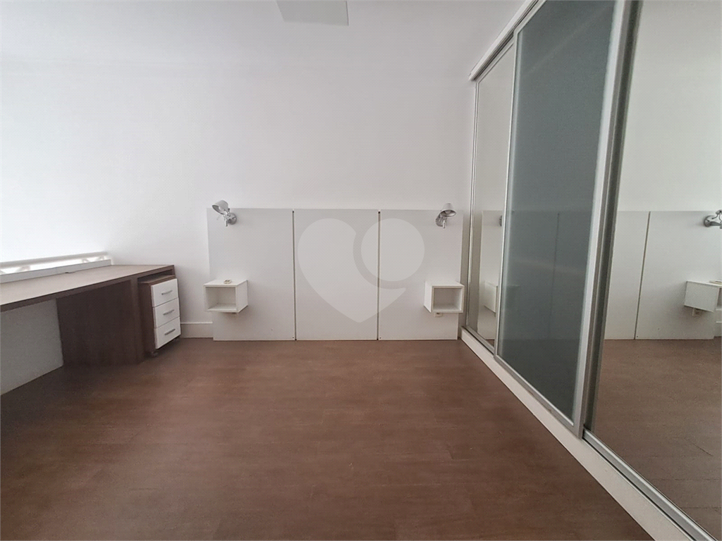 Duplex de 54m² reformado sala de estar com varanda 1 quarto com arcondicionado e 1 vaga de garagem Perdizes
