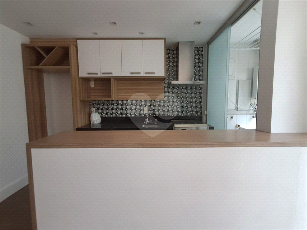 Duplex de 54m² reformado sala de estar com varanda 1 quarto com arcondicionado e 1 vaga de garagem Perdizes