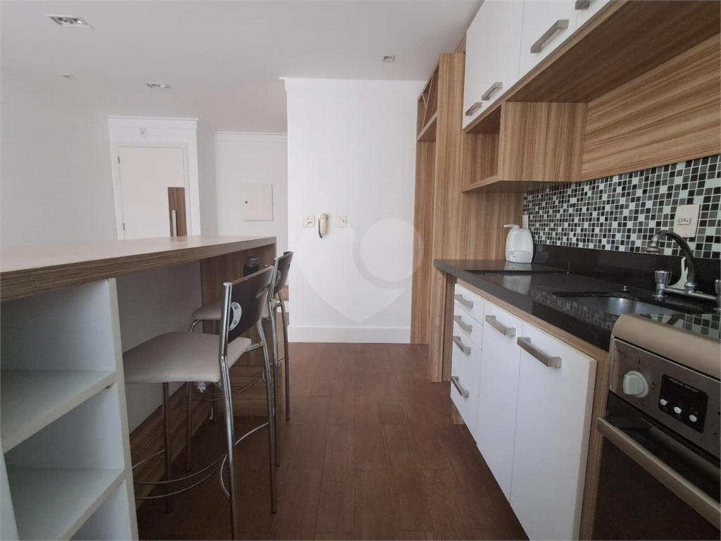 Duplex de 54m² reformado sala de estar com varanda 1 quarto com arcondicionado e 1 vaga de garagem Perdizes